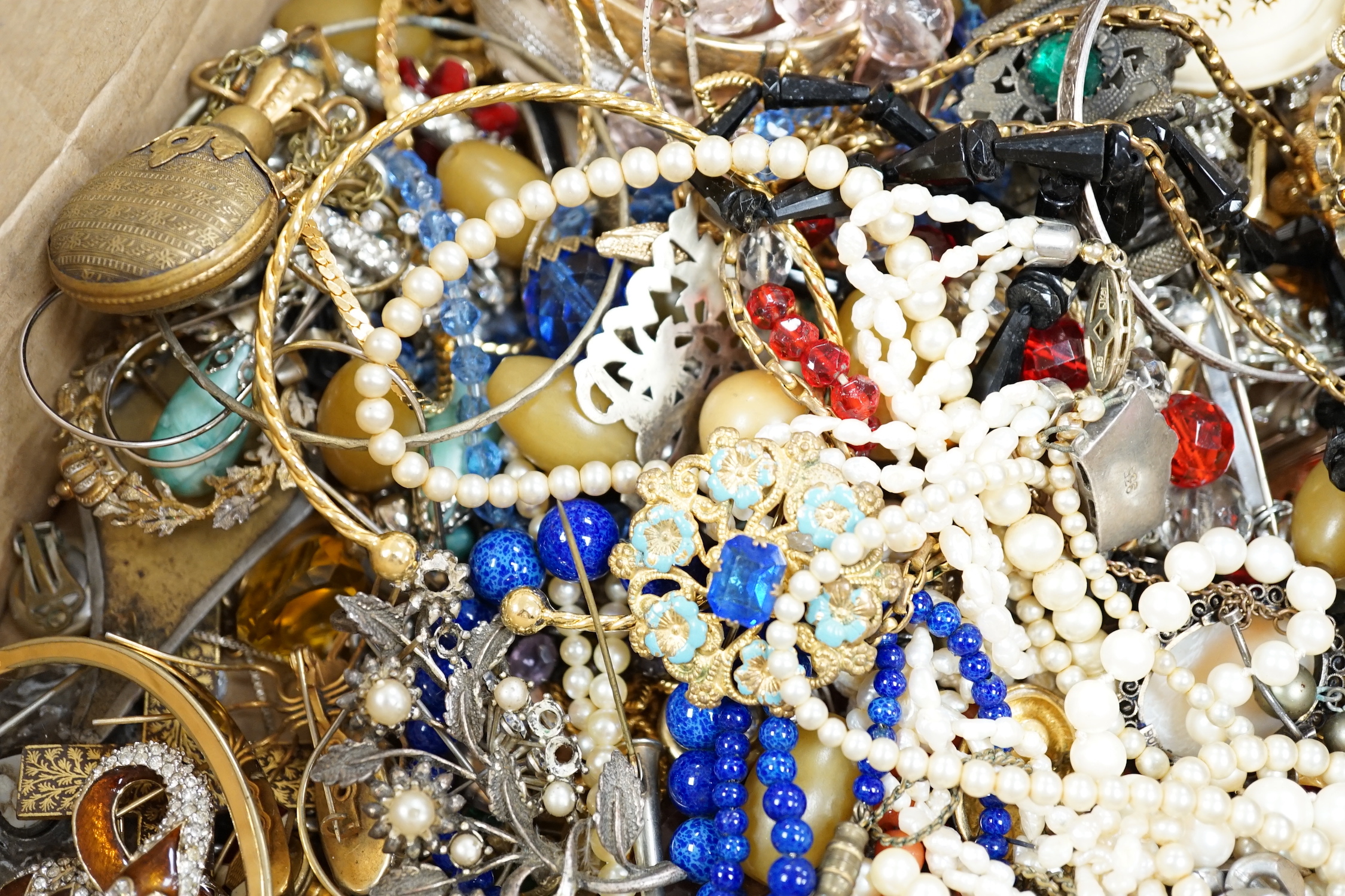 A quantity of mixed mainly costume jewellery, including bangles, necklaces brooches etc.